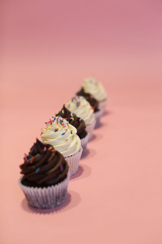 VANILLA OR CHOCOLATE CUPCAKES (LONDON ONLY)